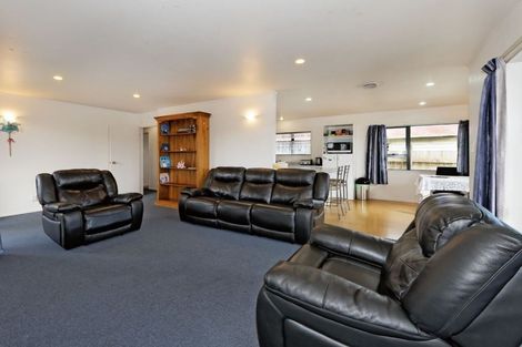 Photo of property in 6a Laura Street, Kelston, Auckland, 0602