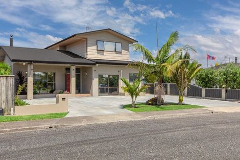 Photo of property in 5 Valerie Street, Clive, 4102