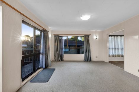 Photo of property in 8a Keats Place, Whalers Gate, New Plymouth, 4310