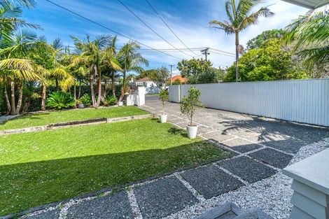 Photo of property in 36 Harbour View Road, Point Chevalier, Auckland, 1022