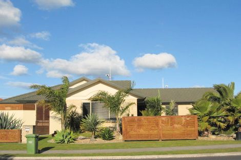 Photo of property in 92 Pacific View Road, Papamoa Beach, Papamoa, 3118