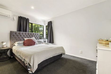 Photo of property in 2/10 Tiri View Place, Waiake, Auckland, 0630