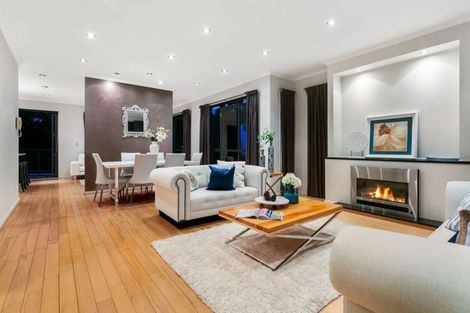 Photo of property in 19 Springvale Drive, Fairview Heights, Auckland, 0632