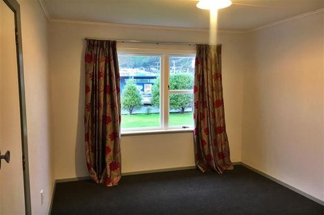 Photo of property in 5 Ruthven Road, Wainuiomata, Lower Hutt, 5014