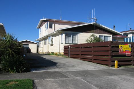 Photo of property in 42 Lockhart Avenue, Milson, Palmerston North, 4414