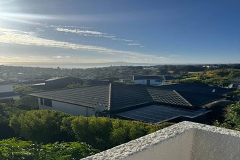 Photo of property in 2/7 Calypso Place, Rothesay Bay, Auckland, 0630