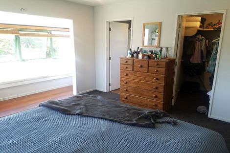 Photo of property in 4a Holiday Road, Stanmore Bay, Whangaparaoa, 0932