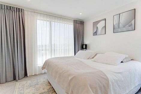 Photo of property in 8 Patariki Way, Beach Haven, Auckland, 0626