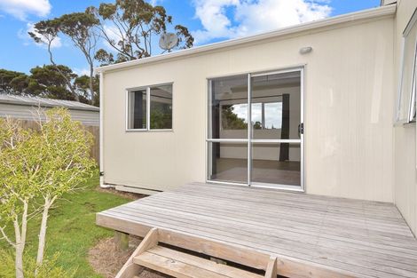 Photo of property in 25a West Harbour Drive, West Harbour, Auckland, 0618