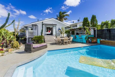 Photo of property in 11 Eric Price Avenue, Takapuna, Auckland, 0620