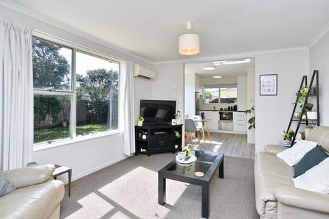 Photo of property in 2/90 Queenspark Drive, Parklands, Christchurch, 8083