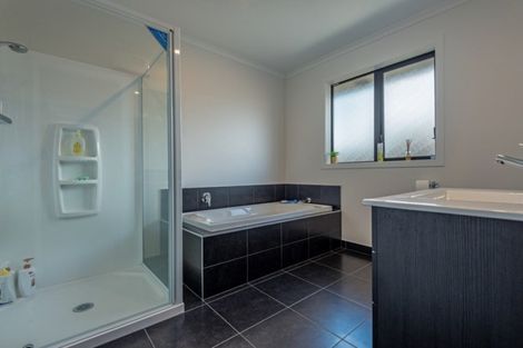 Photo of property in 191 Pacific Drive, Fitzherbert, Palmerston North, 4410