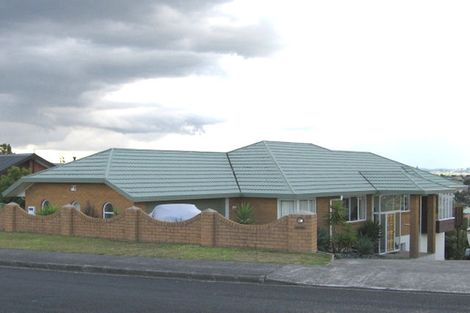 Photo of property in 118 Luckens Road, West Harbour, Auckland, 0618