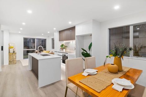 Photo of property in 7d Maroubra Place, Botany Downs, Auckland, 2010