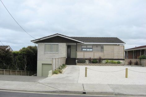 Photo of property in 35 Roberts Road, Matakatia, Whangaparaoa, 0930