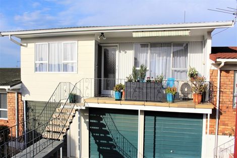 Photo of property in 2/1 Bodi Place, Te Atatu South, Auckland, 0610