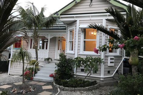 Photo of property in 6 William Bond Street, Stanley Point, Auckland, 0624