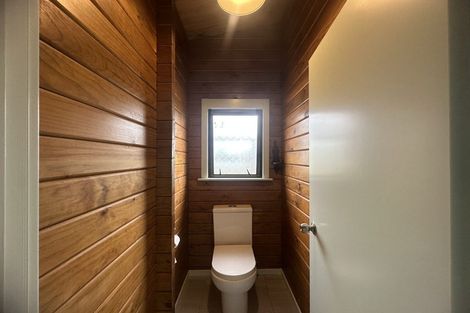 Photo of property in 137 Simpson Road, Henderson Valley, Auckland, 0614