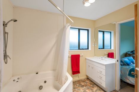 Photo of property in 51a Mortlake Street, Islington, Christchurch, 8042