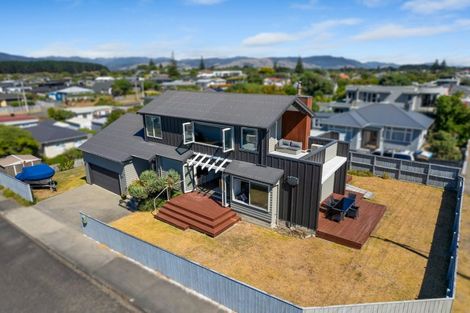 Photo of property in 2 Kowhai Street, Otaki Beach, Otaki, 5512
