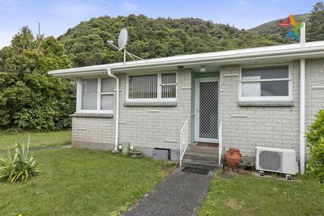 Photo of property in 8/250 Muritai Road, Eastbourne, Lower Hutt, 5013