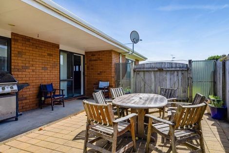 Photo of property in 18 Beech Place, Hawera, 4610