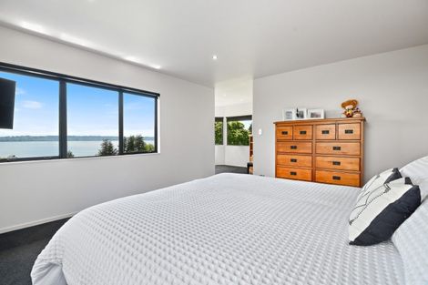 Photo of property in 4 Tupara Crescent, Kawaha Point, Rotorua, 3010