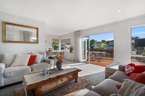 Photo of property in 44 Zita Maria Drive, Massey, Auckland, 0614