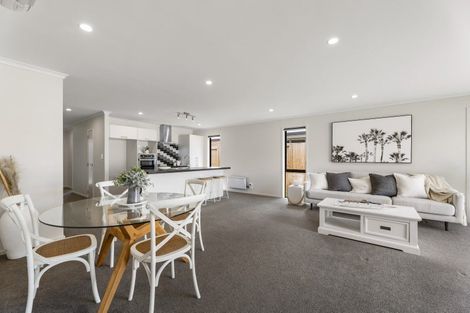 Photo of property in 22 Tiria Drive, Papamoa Beach, Papamoa, 3118