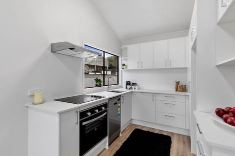 Photo of property in 2/16 John Downs Drive, Browns Bay, Auckland, 0630