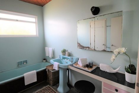 Photo of property in 18 Seavill Park Road, Kuaotunu West, Whitianga, 3592