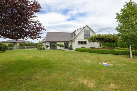 Photo of property in 8 Daffodil Grove, Carterton, 5713