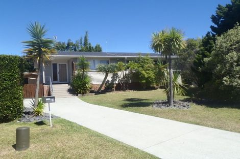Photo of property in 8 Salamanca Road, Sunnynook, Auckland, 0620