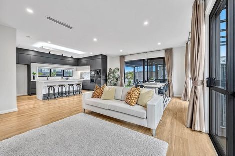 Photo of property in 2 Headsail Drive, Long Bay, Auckland, 0630