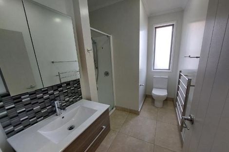 Photo of property in 23a Rena Place, West Harbour, Auckland, 0618