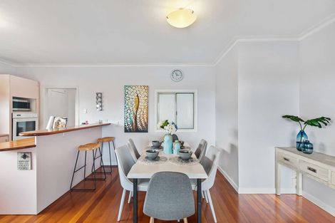 Photo of property in 32 Lewis Road, Pakuranga, Auckland, 2010