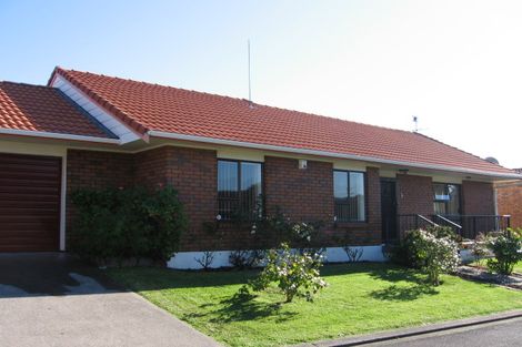 Photo of property in 13 Bosnyak Drive, Te Atatu South, Auckland, 0610