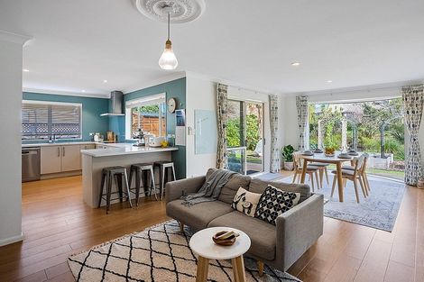 Photo of property in 16 Semillon Avenue, Henderson, Auckland, 0612