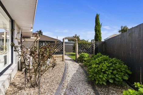 Photo of property in 2/83 Meadowland Drive, Somerville, Auckland, 2014