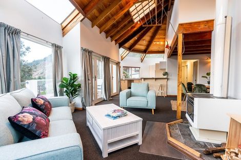Photo of property in 9a Arawata Terrace, Fernhill, Queenstown, 9300