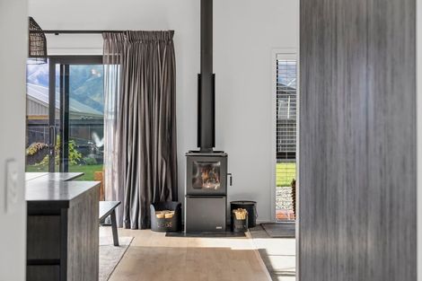 Photo of property in 19 Dunn Street, Lake Hawea, 9382