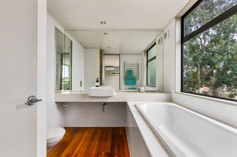 Photo of property in 4 Ronaki Road, Mission Bay, Auckland, 1071