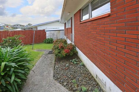 Photo of property in 2/7 Ian Place, Glendene, Auckland, 0602