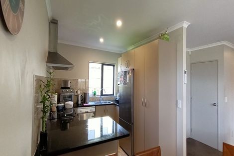 Photo of property in 25 Andover Way, Goodwood Heights, Auckland, 2105