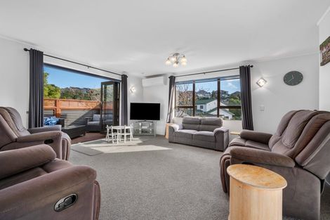 Photo of property in 6 Wantwood Grove, Churton Park, Wellington, 6037