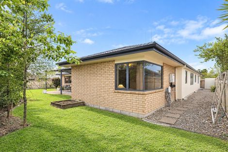 Photo of property in 1 Roderick Place, Rototuna, Hamilton, 3210