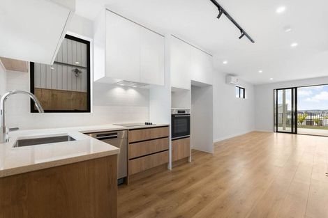 Photo of property in 16 Heketara Way, Massey, Auckland, 0614