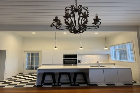 Photo of property in 77 Hine Street, New Plymouth, 4310