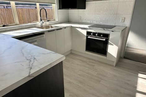 Photo of property in 2/327 Botany Road, Golflands, Auckland, 2013