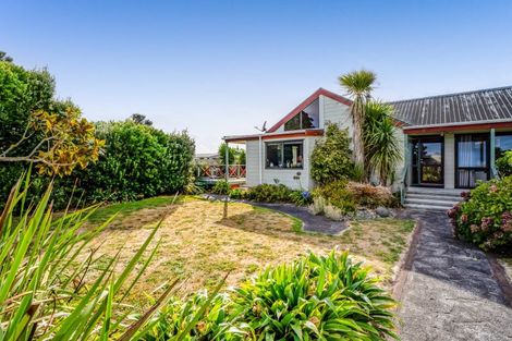 Photo of property in 8 Pohutukawa Drive, Opunake, 4616